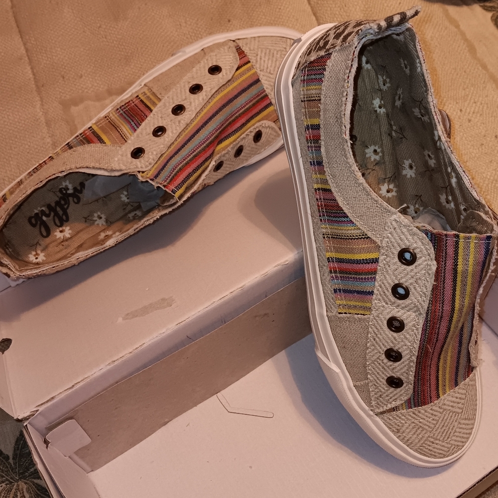 Women's shoes size 10